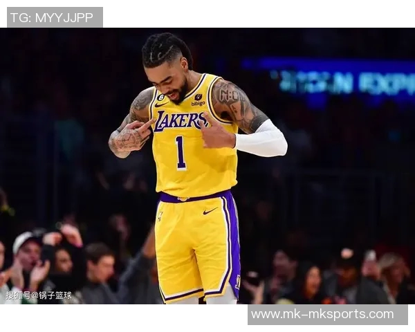 势如破竹的精彩瞬间弗拉格飞身大帽拉塞尔助攻浓眉空中暴扣