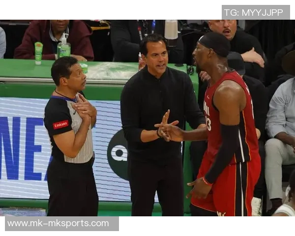 斯波与灰熊助教诺阿拉罗什深入交流球队新体系构想 斯波与灰熊助教诺阿拉罗什深入交流球队新体系构想