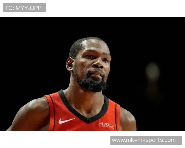 杜兰特强调球队五高阵容助力发挥身高体型优势提升竞争力 杜兰特强调球队五高阵容助力发挥身高体型优势提升竞争力