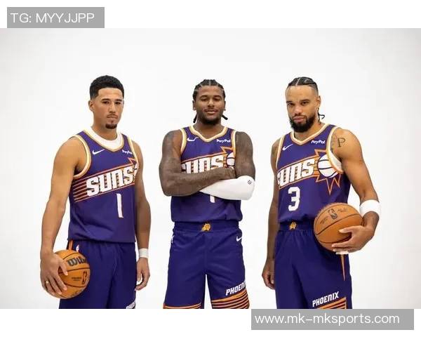 布克称赞格林能减轻压力认为其天赋极高助力球队表现 布克称赞格林能减轻压力认为其天赋极高助力球队表现