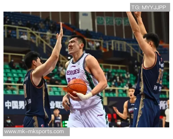 汤姆林表现抢眼10投8中轻松砍下18分6篮板2抢断并贡献5前场板