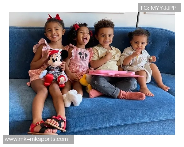 瓦妮莎全家万圣节装扮亮相加索尔陪科比家人共度温馨节日 瓦妮莎全家万圣节装扮亮相加索尔陪科比家人共度温馨节日