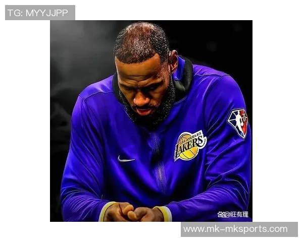 詹姆斯疑似被打照曝光引热议源自雄鹿官方推特发布 詹姆斯疑似被打照曝光引热议源自雄鹿官方推特发布