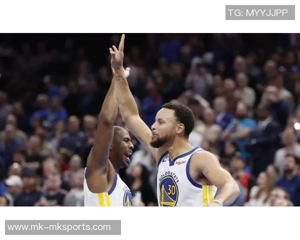 库里赞巴特勒挡拆技巧称其持球冷静能得分也能助攻队友 库里赞巴特勒挡拆技巧称其持球冷静能得分也能助攻队友