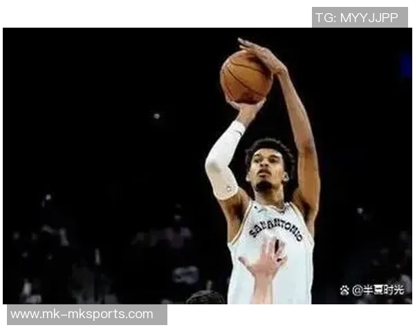 文班在首场比赛中送出首个盖帽助攻瓦塞尔首分未能战胜活塞队