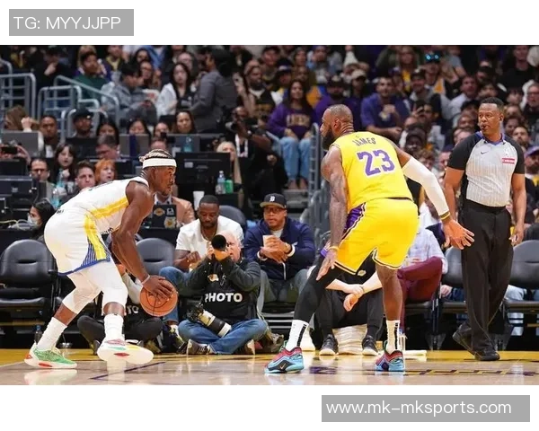 科尔透露巴特勒因脚踝扭伤缺席训练对湖人比赛出战存疑