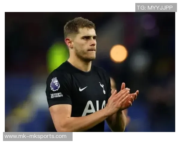 舍伍德认为曼联应关注健康的范德芬签约机会,众多球队也在关注他 舍伍德认为曼联应关注健康的范德芬签约机会,众多球队也在关注他